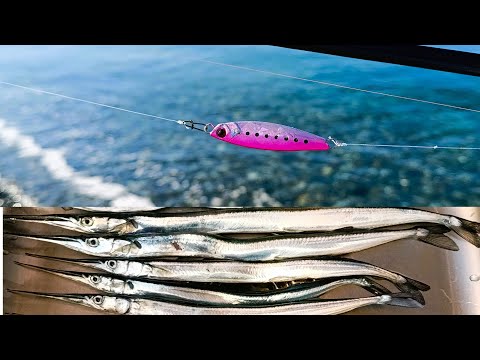 Видео: САРГАН НА ПИЛЬКЕРЫ | Морская рыбалка на спиннинг | Черное Море осенью