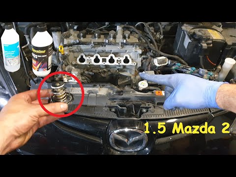 Видео: Замена охлаждающей жидкости и термостата на Mazda 2 1.5