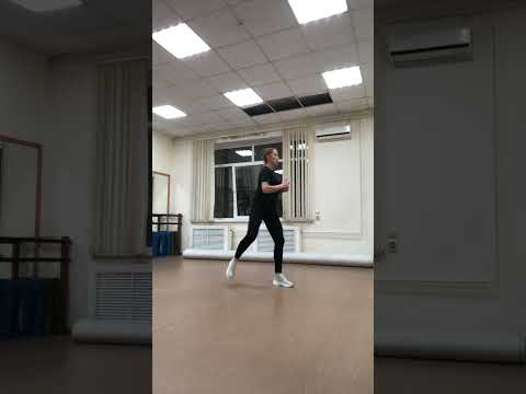 Видео: Аэробная тренировка с легкими гантелями или утяжелителями! Без прыжков и приседаний!