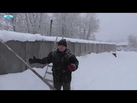 Видео: Срочно чистим теплицу от снега!