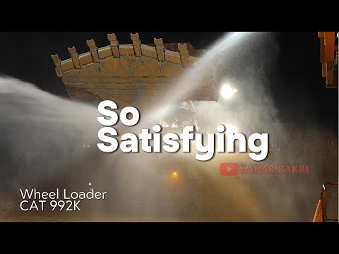 Видео: Очень приятно наблюдать. Мойка колесного погрузчика 992K