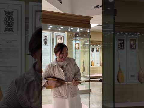 Видео: Сәуле Жанпейісова Бесқала домбырасымен терме айтты.