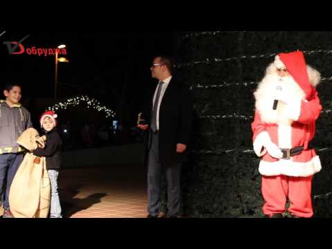 Видео: Дядо Коледа пристигна в Добрич с пожарен автомобил