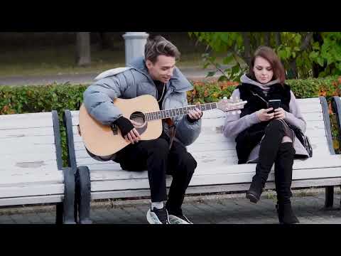 Видео: @AkStar сыграл девушке песню