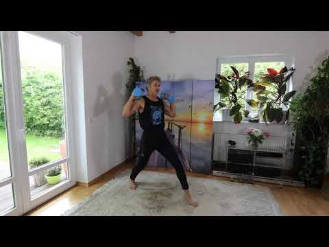 Видео: 50+ Гимнастика с гантелями для всех кто старше 55 ти лет.