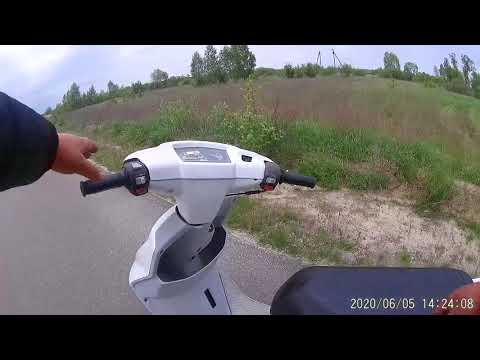 Видео: Скутер Yamaha Axis белый. Ураганная динамика в стоковой комплектации.
