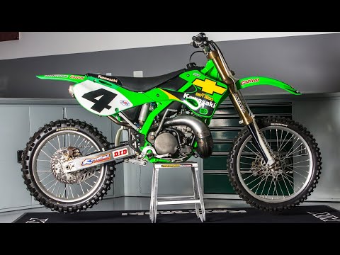 Видео: Чемпионат Рики Кармайкла 2001 Kawasaki KX250 Two-Stroke