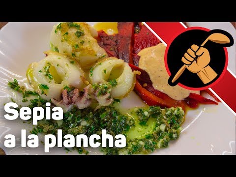 Видео: Испанская кухня. Sepia a la planca con salsa verde y salsa special