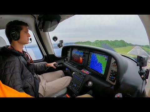 Видео: Самая крошечная взлётно-посадочная полоса во Флориде! Cirrus Sr22 приземлился и начал ловить рыбу...