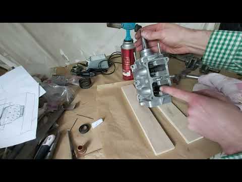 Видео: Как от руки ! "запрессовать" коленвал в блок, на горячую. Ремонт и замена коленвала мотора Ветерок.