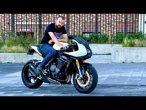 Видео: Triumph Speed Triple 1200 RR - Лучший ретро-супербайк. Подробный обзор и тест-драйв.