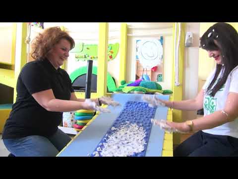 Видео: Домашна сензорна зала - Игра с пяна