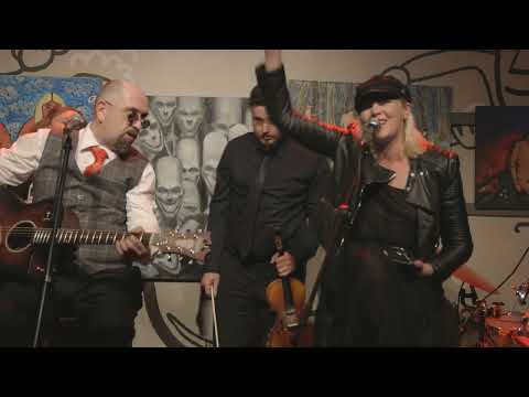 Видео: Екатерина Косякова, Вася Ложкин и ЭРГФУ — Нет денег