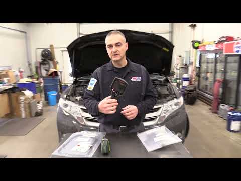 Видео: Замена и промывка фильтра коробки передач Toyota Venza 2015 года