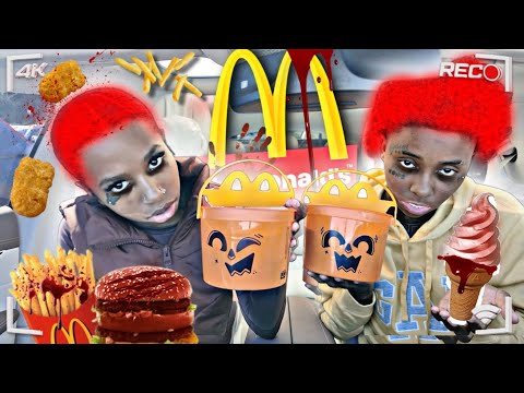 Видео: Пробуем вёдра McDonald's BOO 🎃 | VLOGTOBER, ДЕНЬ 23