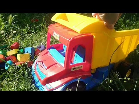 Видео: Мультик про машинки и самосвал. Игрушки для детей