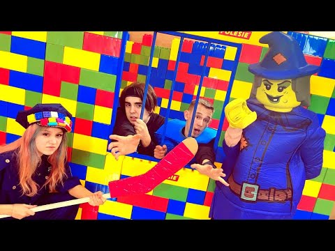 Видео: Как выбраться из ЛЕГО ТЮРЬМЫ! Карамелькины.