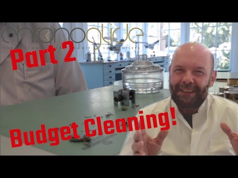 Видео: Как чистить детали часов — Часть 2 из 3 — Ручная очистка