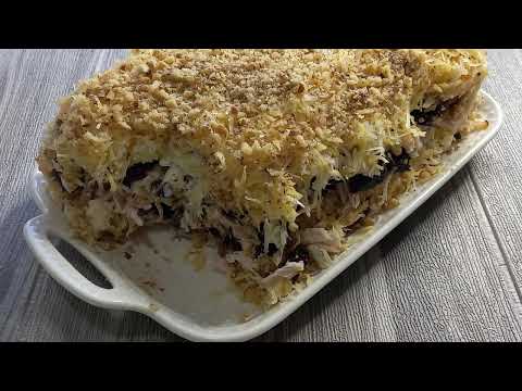 Видео: Слоеный салат с курицей и черносливом😋