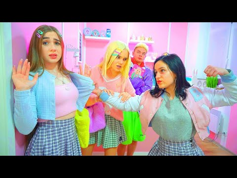 Видео: Спор в училище! Даяна и нейната приятелка са се влюбили в един и същ гадже 😱 Предизвикателство