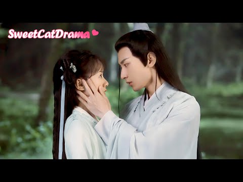 Видео: Плохой мужчина выбрасывает женщину из самолета! В решающий момент красивый мужчина спасает