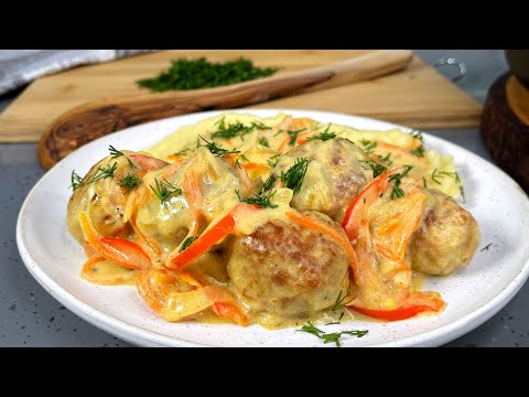 Видео: Куриные ФРИКАДЕЛЬКИ в сметанном соусе,самые вкусные и нежные! Просто и очень вкусно на обед или ужин