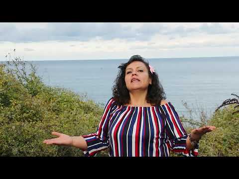 Видео: Сред морето лодка се белее- Дида Енева