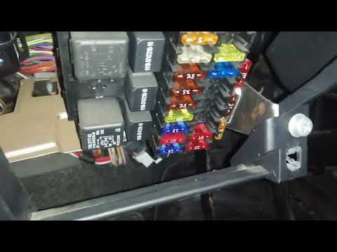 Видео: Не работает панель приборов на Lada Granta