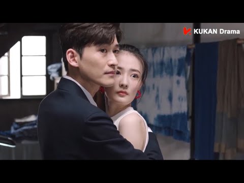 Видео: Когда мой парень крепко обнял меня, вошла мама.