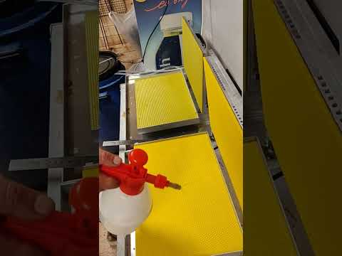 Видео: Пресс матрицы для вощины.