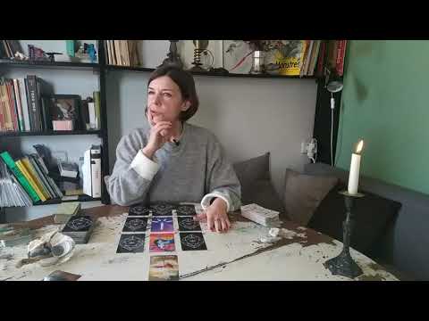 Видео: 🔥  Гадание на апрель. Любовь, работа, деньги. Таро для мужчин и женщин
