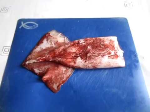 Видео: Как разморозить, чистить и варить кальмаров