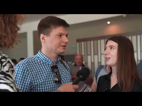 Видео: Перелили дорогущее вино в дешманскую тару и дали профи....