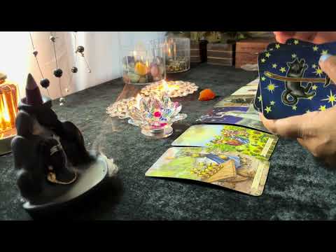 Видео: Кто проявляется, вы выбираете карту Таро?