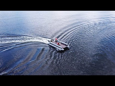 Видео: Надувной катамаран с жесткой палубой К53-50-200 ТРТС. Сборка и демонстрация на воде.