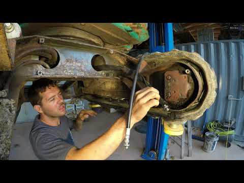 Видео: Замена гидравлических линий конечной передачи экскаватора