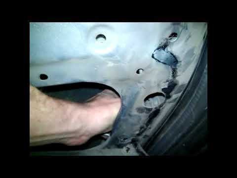 Видео: Daewoo Nexia - Вскрываем закрытую дверь изнутри