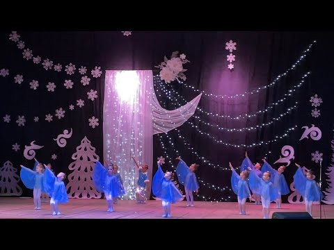 Видео: Ансамбль Радость. Танец Снежинок.