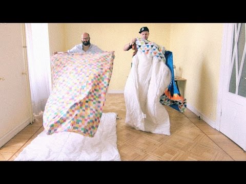 Видео: Фактчек. Как заправить одеяло в пододеяльник