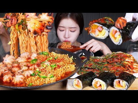 Видео: ASMR MUKBANG | Острый рамен, приготовленный из пойманных мной маленьких осьминогов! Кимчи и Кимбап