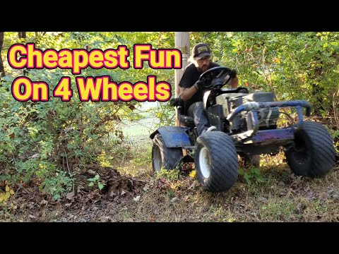 Видео: Ещё один трактор присоединился к нашему парку! Реанимируем старую газонокосилку. Этот — просто жуть!