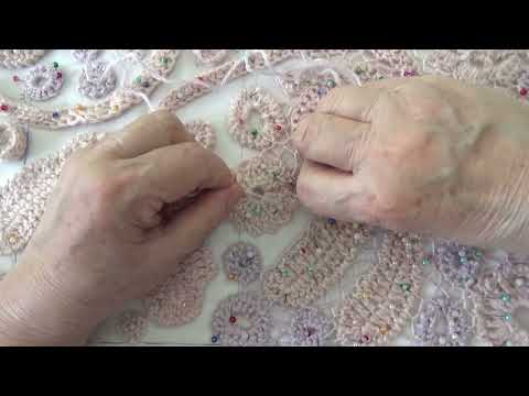 Видео: Игольчатая сетка - соединение мотивов ирландского кружева