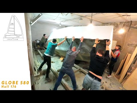 Видео: Перевернули яхту! Не все так гладко при постройке|#15 Globe 580 Hull №176