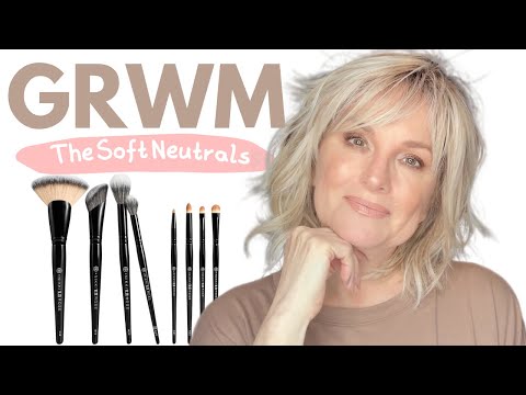 Видео: ОСЕНЬ / НЕЙТРАЛЬНЫЕ ЦВЕТА / РАСПАКОВЫВАЙТЕ НОВЫЕ КИСТИ BK BEAUTY BRUSHS С СОБОЙ / Мягкий макияж д...