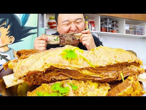 Видео: 10 фунтов стейка сделаны в «тушеный стейк», который мягкий, воском и падает с костей!