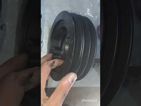 Видео: Паджеро  2 поколения. 4м40. 2.8 дизель. Замена шкива коленвала.