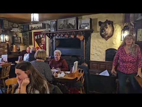 Видео: ВОСКРЕСНЫЙ ЛАНЧ с ДРУЗЬЯМИ.  ЧТО ПРИВЛЕКАЕТ АНГЛИЧАН В ДЕРЕВНЮ ARRETON  BARNS