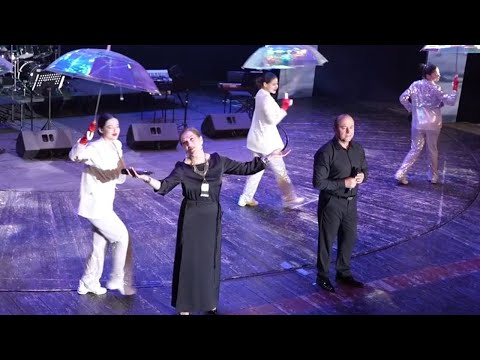 Видео: Диляра Надырова и Брембег Гусейханов (гр Восток) - Бес вучиз (2025)