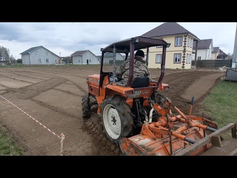 Видео: Выравнивание и подготовка участка под посев газона!