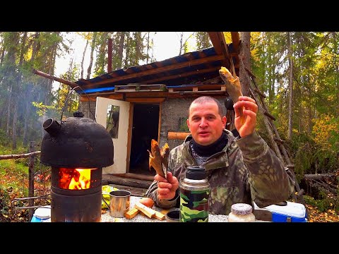 Видео: Живем на озере. Ловим рыбу на квадратные удочки. Улов порадовал. Вечер в уютной избе. #1